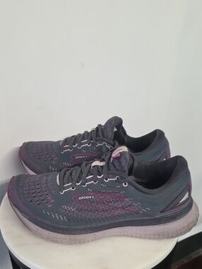 Brooks Women's Gray and Purple Running Shoes Size 10